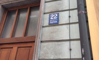 Eingangstür und Hausnummer Karlstraße 22 München